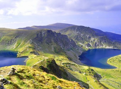 Vogelperspektive auf die Rila Bergseen in Bulgarien