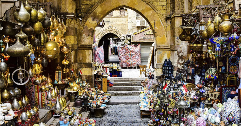 Ägyptische Souks: Wie man feilscht und was man auf den lokalen Märkten kaufen kann.