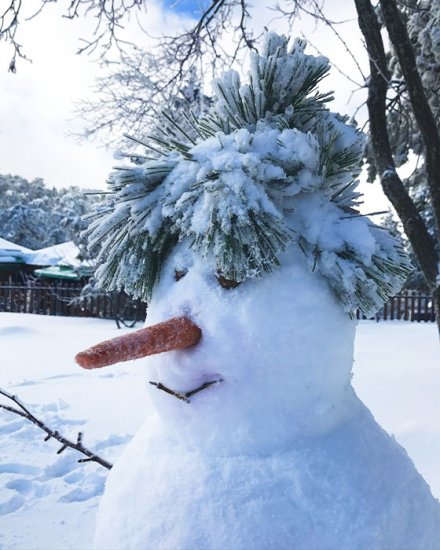 Schneemann an den Hängen des Troodos