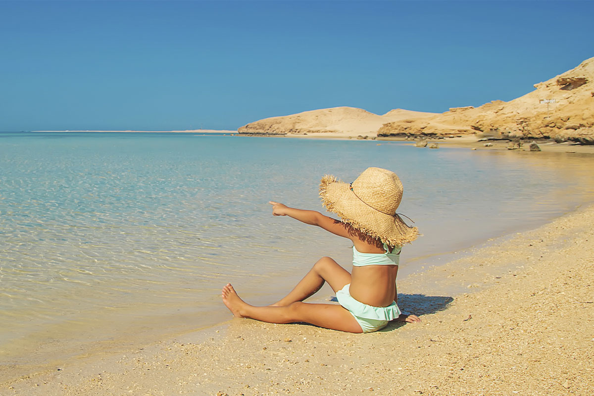 Dominikanische Republik, Mädchen am Strand