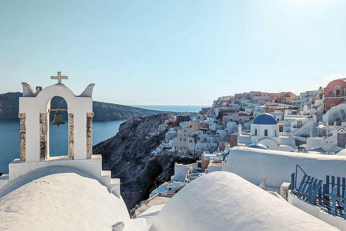 Santorini Urlaub buchen und Wärme genießen