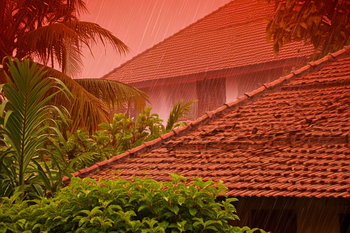 Rote Regenfälle von Kerala in Indien