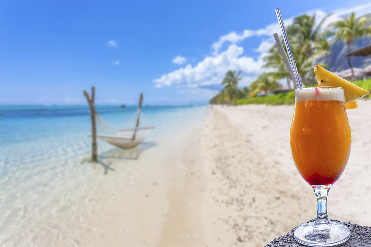 am Strand trinken